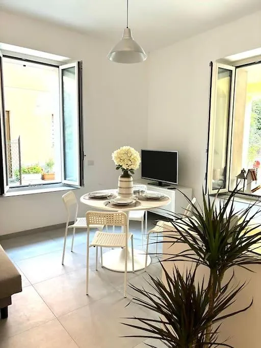 Casa Canfaroni Комо Апартаменты